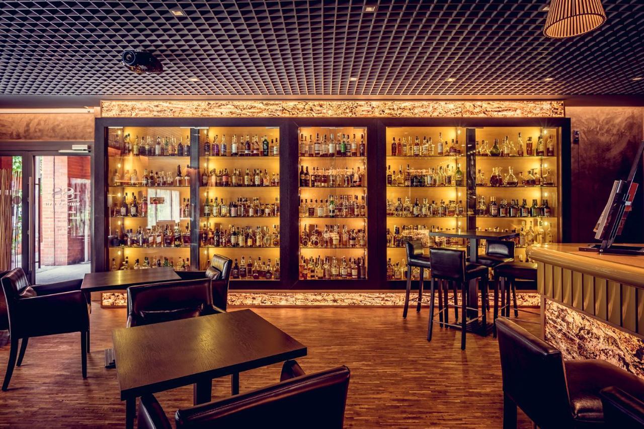 City Park Hotel & Residence Poznan Bagian luar foto The bar at the Scotch Malt Whisky Society