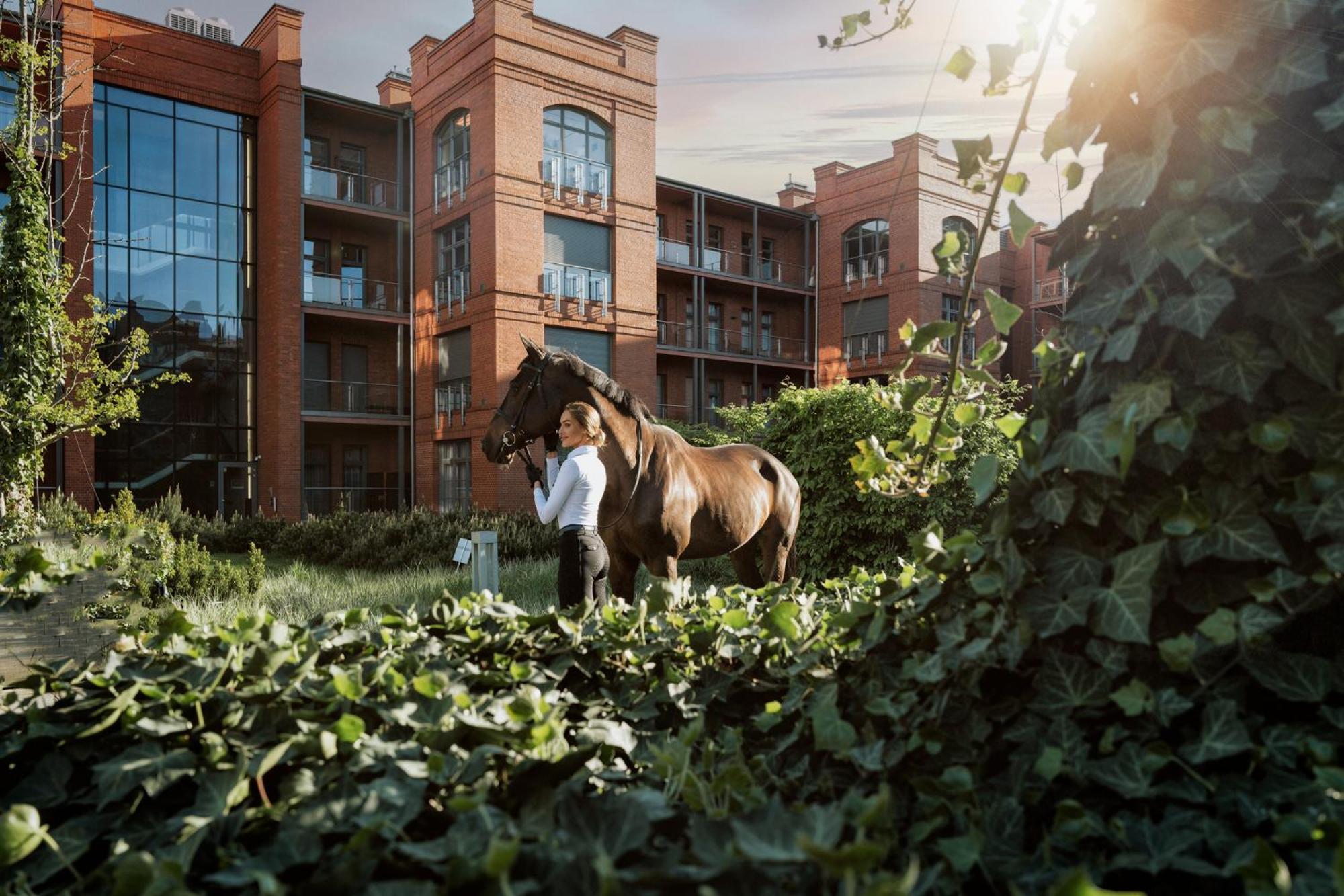 City Park Hotel & Residence Poznan Bagian luar foto Residential complex in the village of Zelenograd