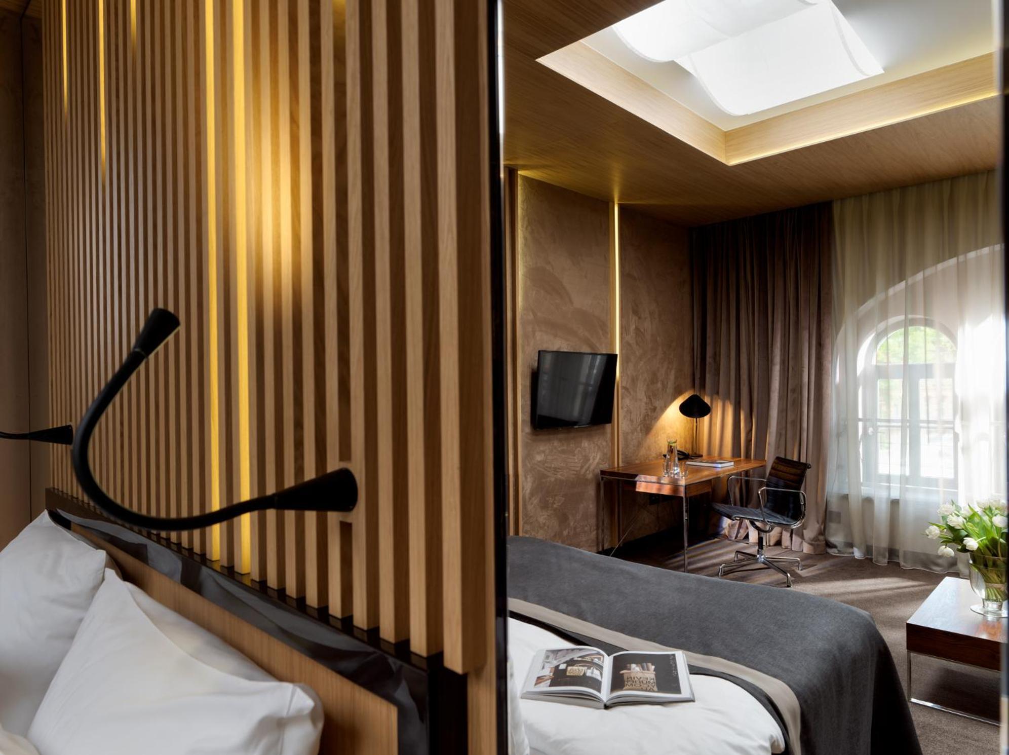 City Park Hotel & Residence Poznan Bagian luar foto A room at the Mandarin Oriental, Munich