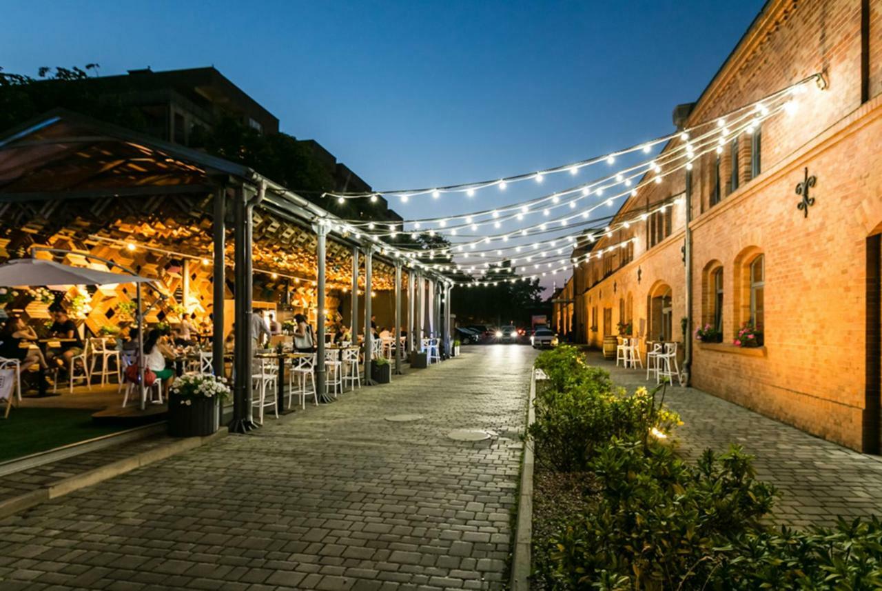 City Park Hotel & Residence Poznan Bagian luar foto The central square of the village